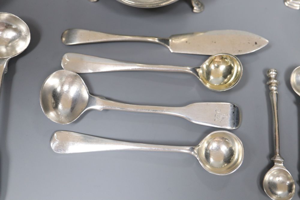 Small silver including a Victorian sugar bowl, two pairs of bun salts, one Georgian(a.f.)